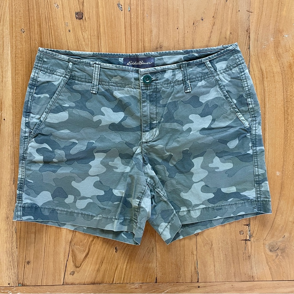Eddie Bauer Women's Green Camo Shorts Size 6 Low Rise